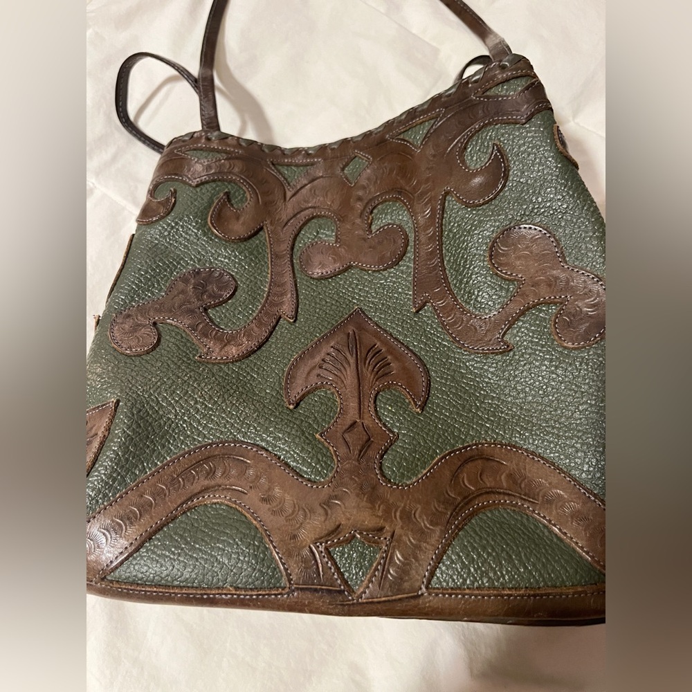 LEADER IN LEATHER ~ Made in Paraguay